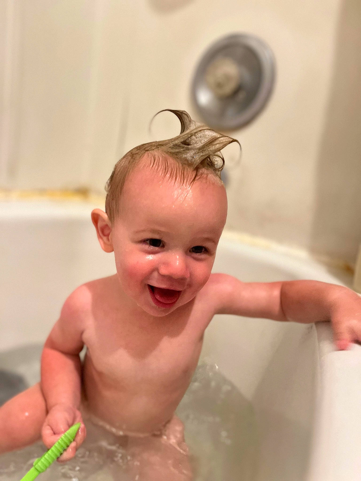 Bentley is registered to the contest to win money with this photo: baby, baby_bathing, bathing, bathroom, bathtub, chest, child, ear, eyelash, face, fluid, fun, happy, jaw, joy, person, plumbing, plumbing_fixture, skin, smile