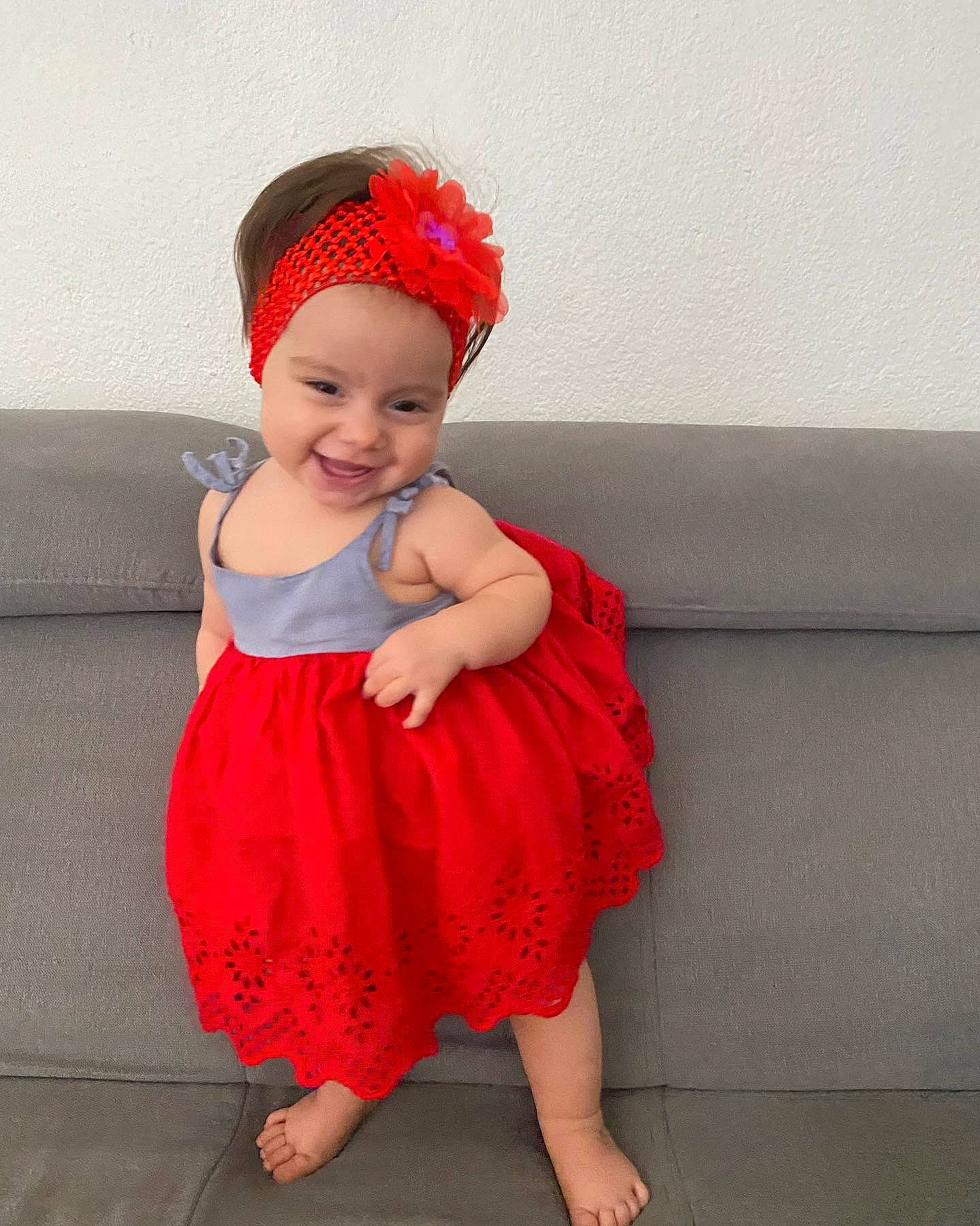 Léandra participe au concours pour gagner de l'argent avec cette photo : baby, baby_toddler_clothing, clothing, couch, day_dress, dress, facial_expression, hairstyle, happy, head, headgear, headwear, joy, magenta, person, pink, purple, skin, sleeve, smile