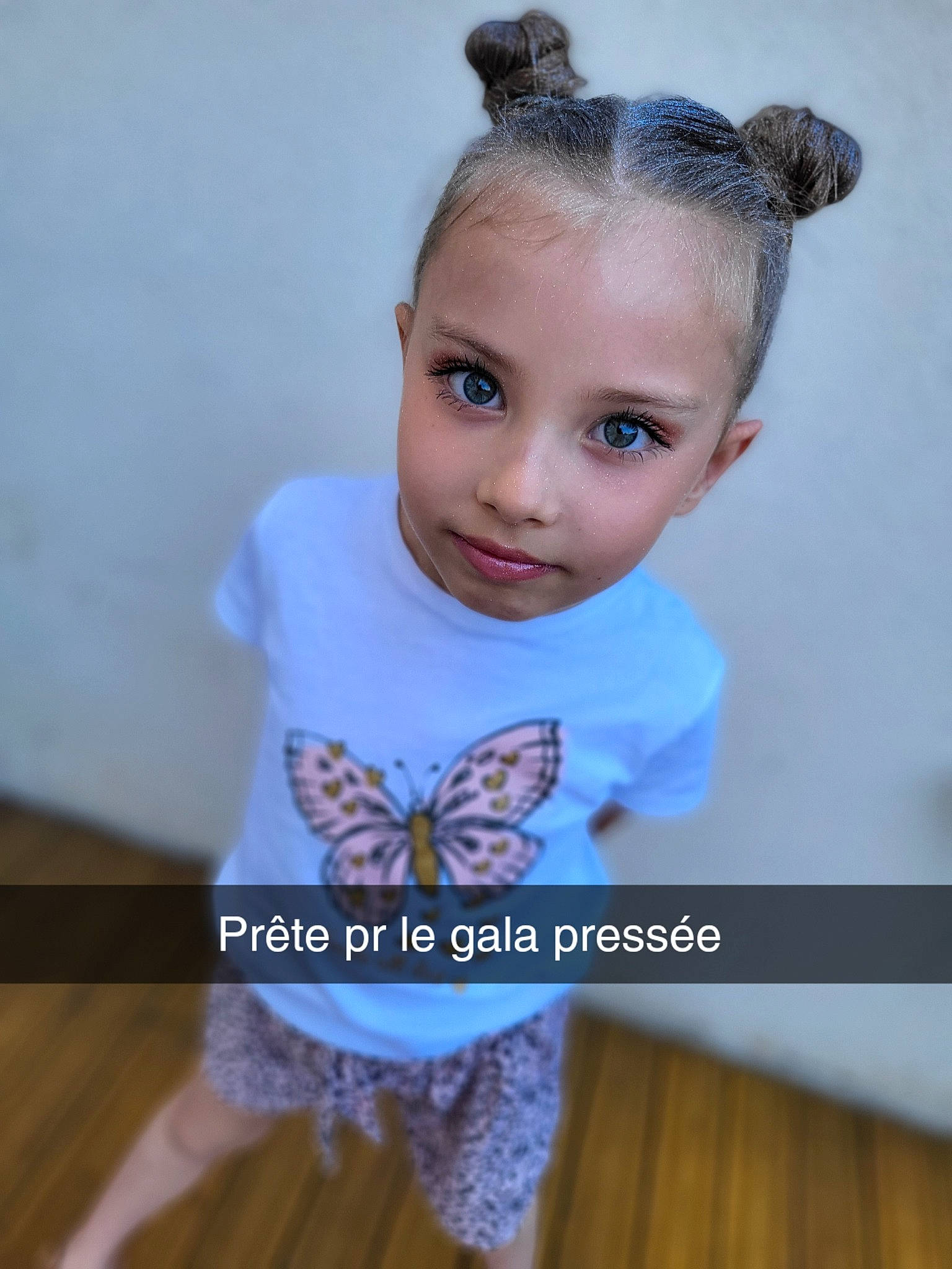 Inaya a rejoint le concours — aidez-le/la à gagner de superbes lots ! arthropod, baby_toddler_clothing, beauty, butterfly, child, electric_blue, eyelash, fashion_accessory, hair_accessory, headpiece, insect, invertebrate, jewellery, joy, moths_and_butterflies, necklace, pattern, person, pollinator, t_shirt