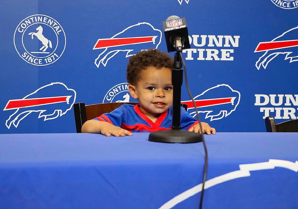 Vito is registered to the contest to win money with this photo: auto_part, automotive_design, automotive_exterior, automotive_tire, automotive_window_part, bumper, electric_blue, family_car, flag, hood, logo, motor_vehicle, person, smile, t_shirt, toddler, truck, vehicle, vehicle_door, window