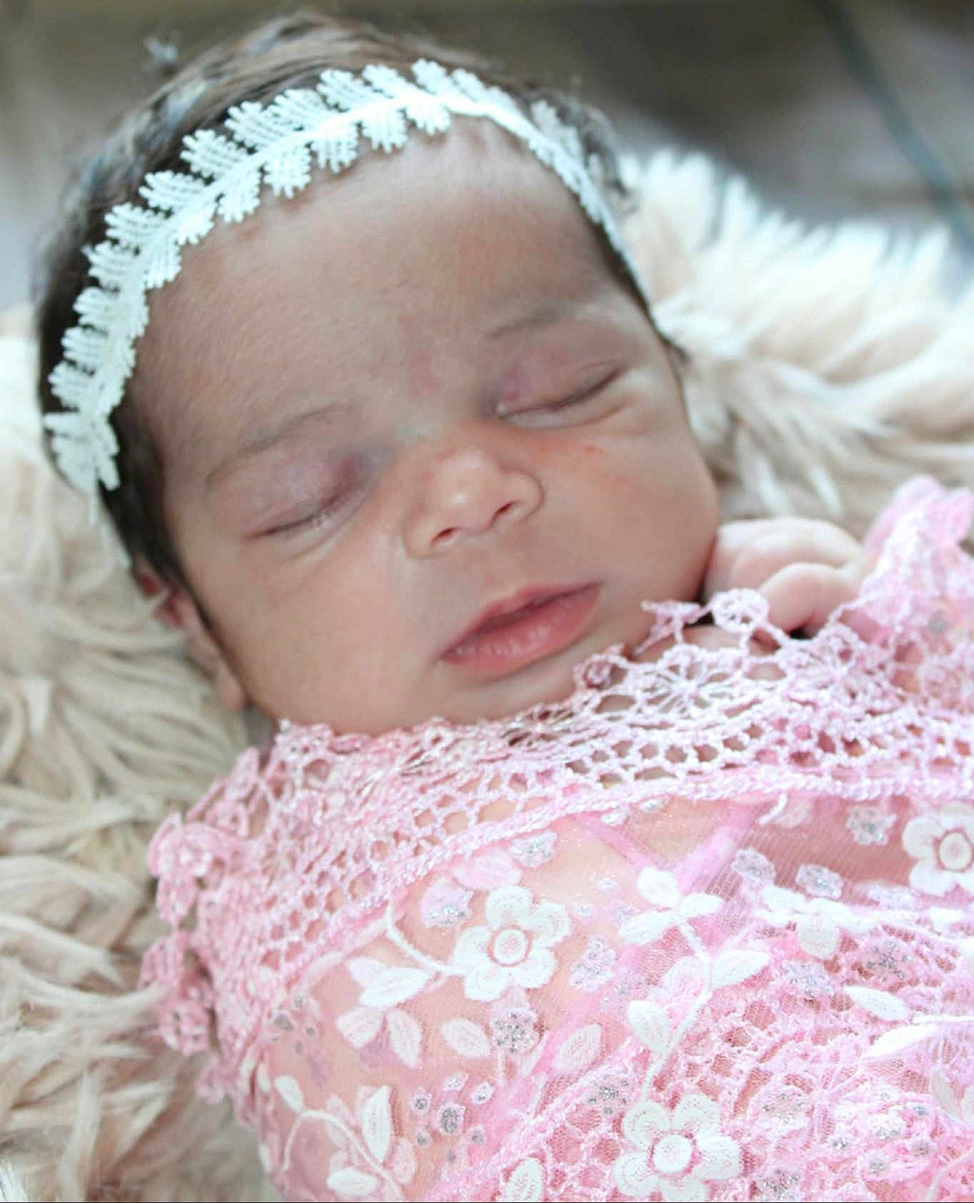 Giulia participe au concours pour gagner de l'argent avec cette photo : baby, newborn, sleeping, pink, lace, headband, infant, soft, blanket, closeup, portrait, peaceful, resting, cute, delicate, fluffy, face, child, young, sleep