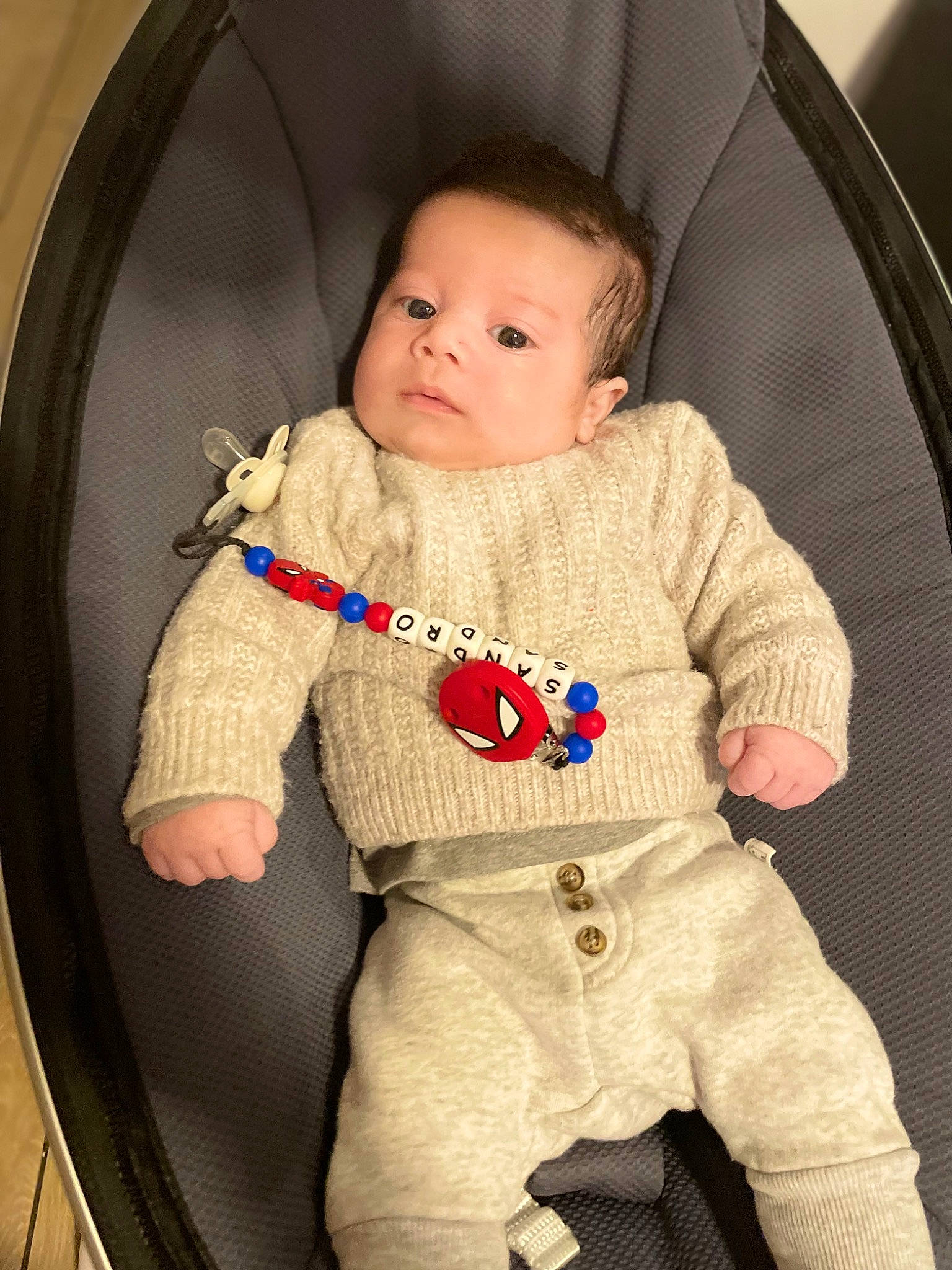 Lyssandro participe au concours pour gagner de l'argent avec cette photo : baby, baby_carriage, baby_products, baby_toddler_clothing, car_seat, carmine, cheek, child, comfort, flooring, fun, head, nose, organ, pattern, person, product, sitting, skin, sleeve