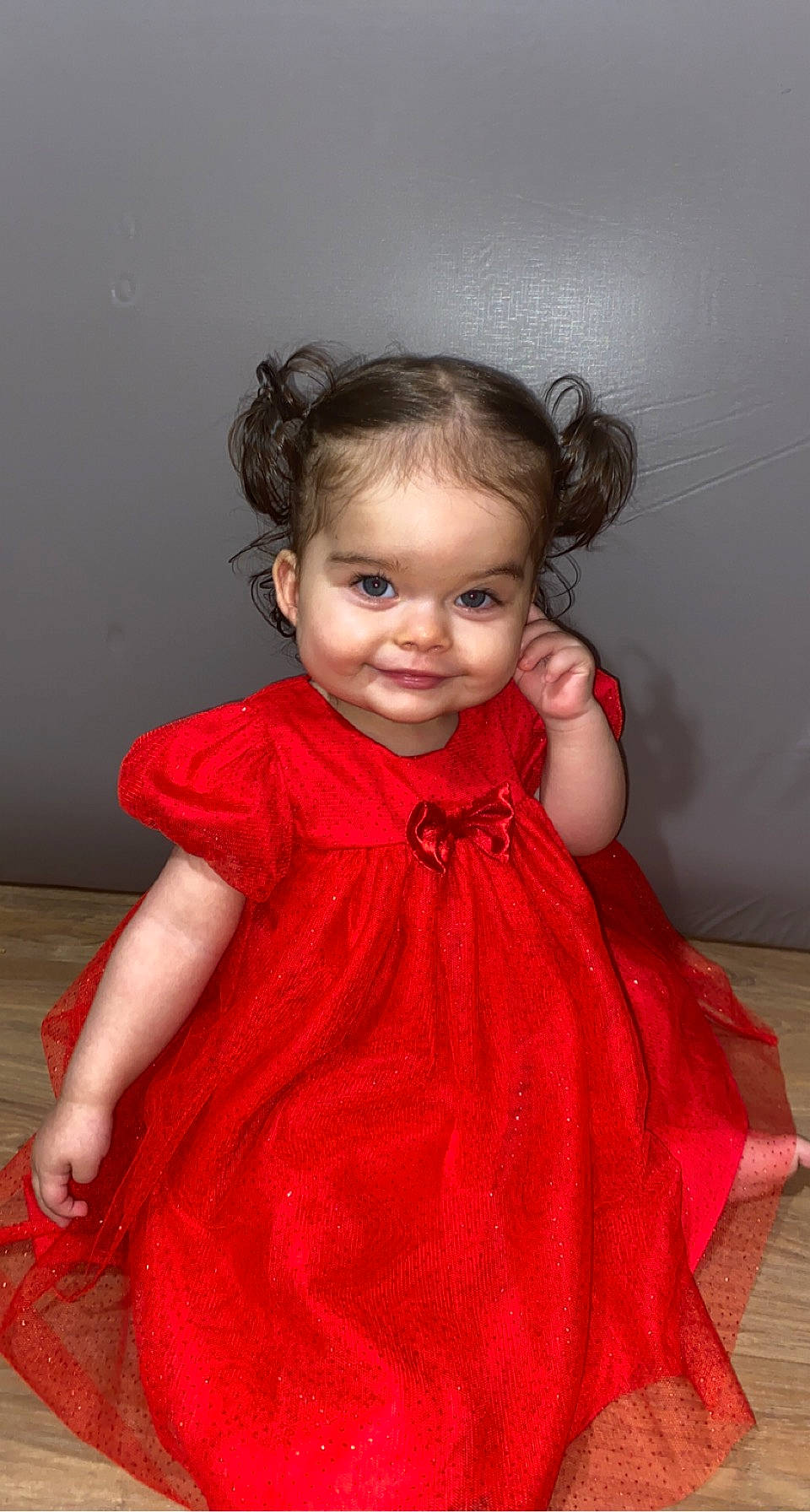 Alya a rejoint le concours — aidez-le/la à gagner de superbes lots ! arm, baby_toddler_clothing, cheek, child, day_dress, dress, flash_photography, formal_wear, happy, iris, joy, lip, neck, one_piece_garment, person, pink, shoulder, skin, sleeve, smile