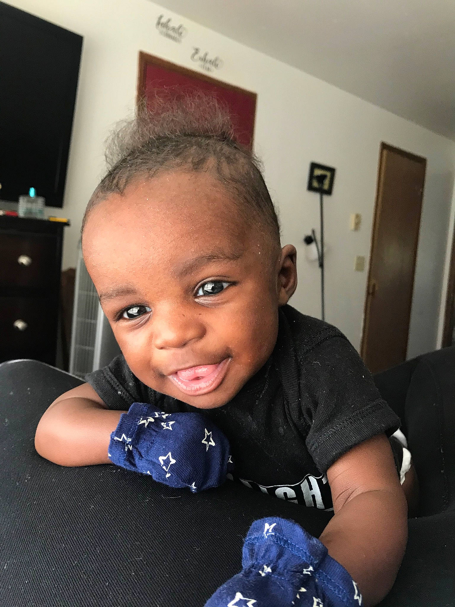 Tremaine is registered to the contest to win money with this photo: arm, black_hair, blond, blue, cheek, child, cool, eye, eyebrow, face, forehead, hair, hairstyle, head, lip, nose, person, selfie, skin, smile
