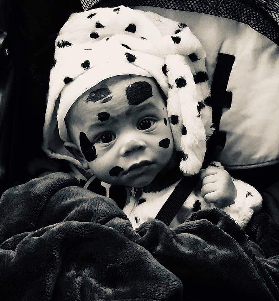 Kash is registered to the contest to win money with this photo: art, baby, black_and_white, child, comfort, darkness, flash_photography, gesture, happy, illustration, monochrome, monochrome_photography, pattern, person, portrait_photography, still_life_photography, stock_photography, style, tints_and_shades, toddler