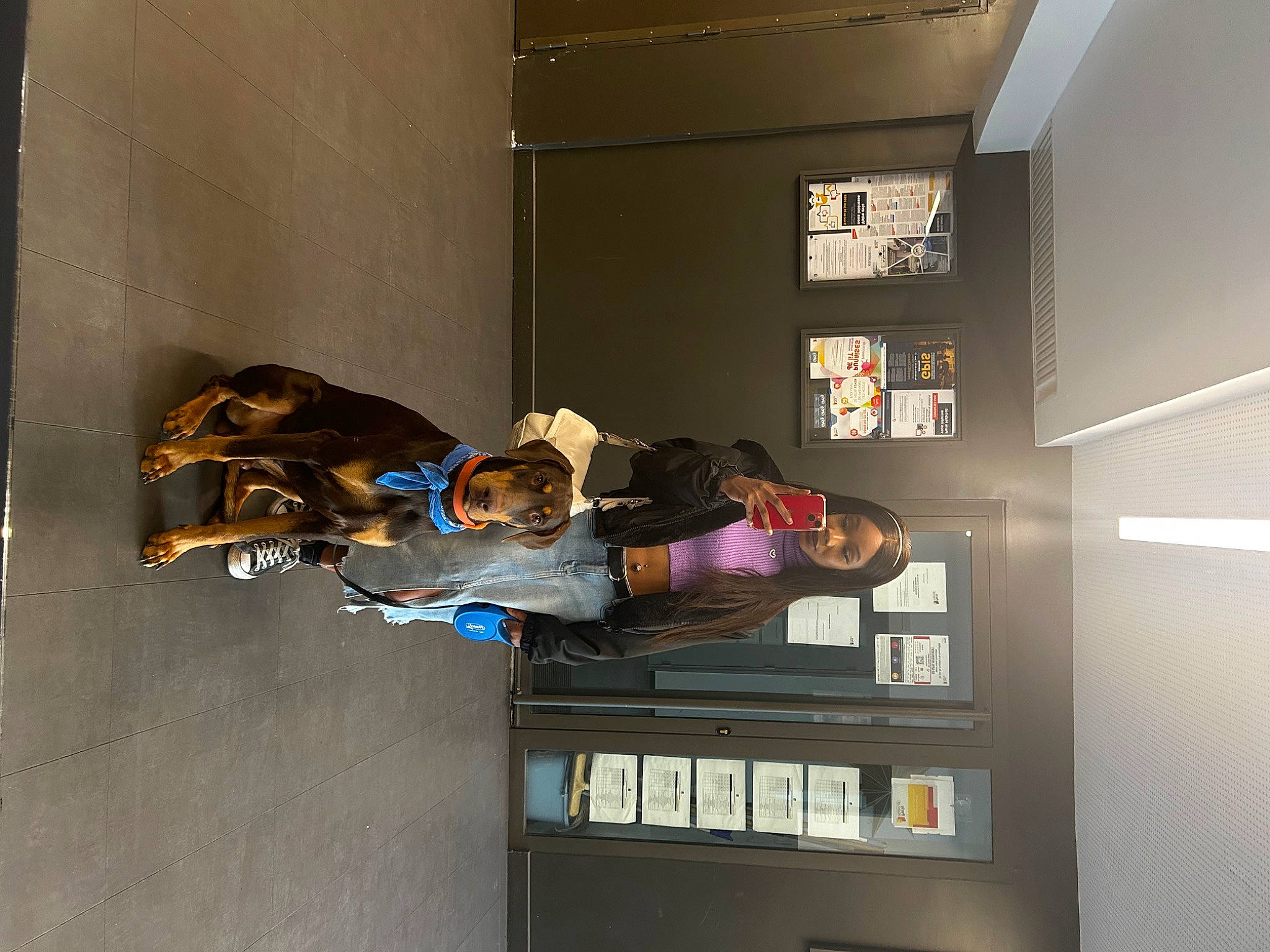 Kenya participe au concours pour gagner de l'argent avec cette photo : building, ceiling, elbow, flooring, fun, house, machine, room, space