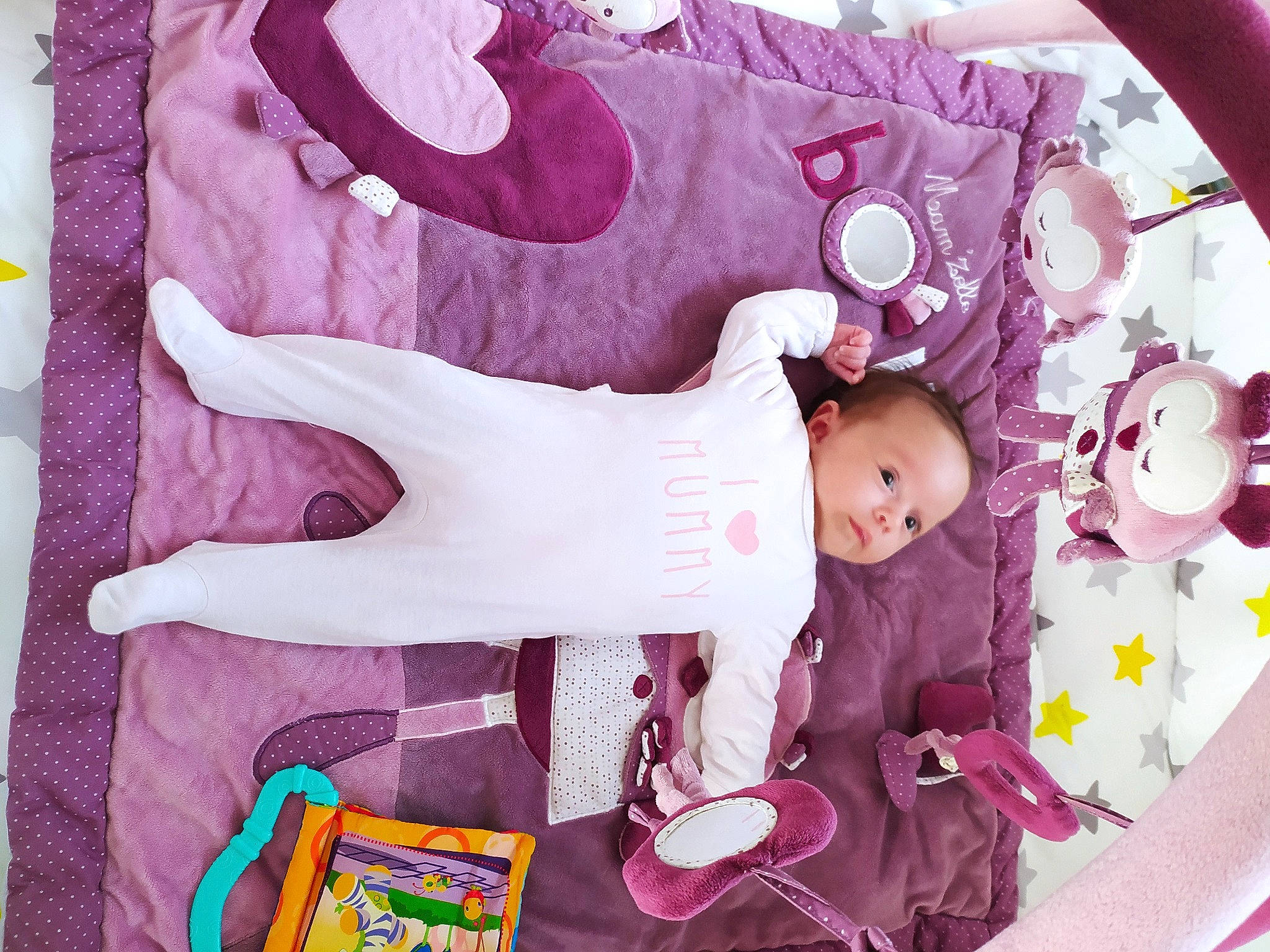 Kalie a rejoint le concours — aidez-le/la à gagner de superbes lots ! baby, baby_products, baby_toddler_clothing, baby_toys, child, event, happy, linens, magenta, pattern, person, petal, pink, plant, purple, sleeve, sock, textile, toddler, tree