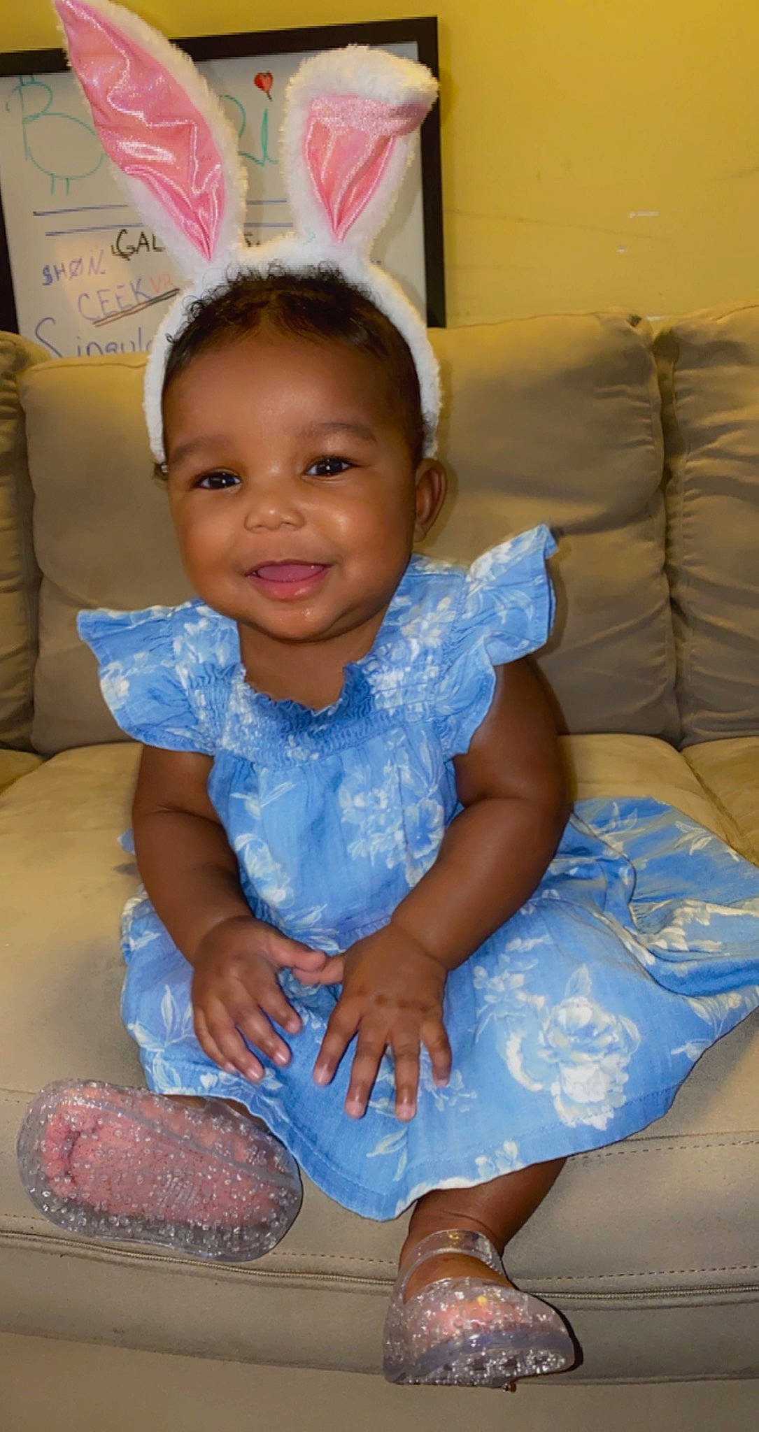 Solana is registered to the contest to win money with this photo: arm, baby_toddler_clothing, cheek, eye, face, finger, hair, hairstyle, hand, happy, head, joy, leg, mammal, organ, person, pink, skin, smile, textile