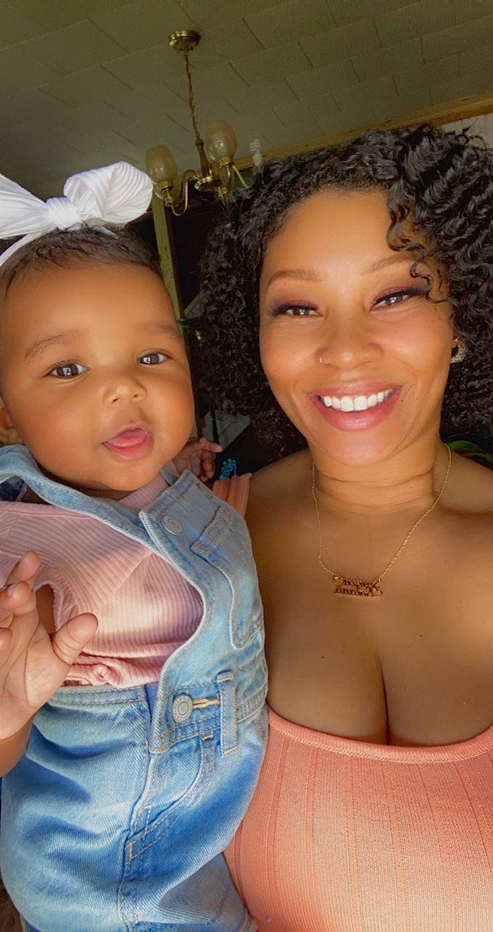 Solana is registered to the contest to win money with this photo: cheek, chin, eye, eyebrow, eyelash, face, facial_expression, forehead, hair, happy, head, human, iris, jheri_curl, joy, lip, neck, organ, person, ringlet