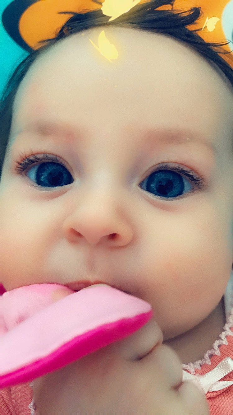 Clara participe au concours pour gagner de l'argent avec cette photo : beauty, black_hair, cheek, child, chin, close_up, doll, eye, eyebrow, eyelash, face, forehead, head, human_hair_color, infant, iris, lip, mouth, nose, person