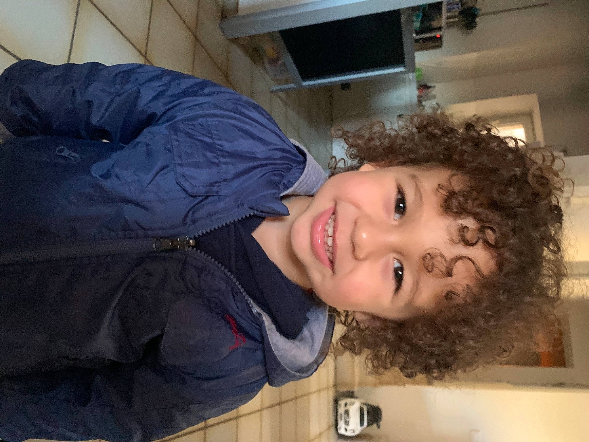 Sohan participe au concours pour gagner de l'argent avec cette photo : cheek, child, comfort, eyebrow, flash_photography, forehead, fun, happy, jaw, joy, mammal, mouth, nose, person, room, smile, toddler