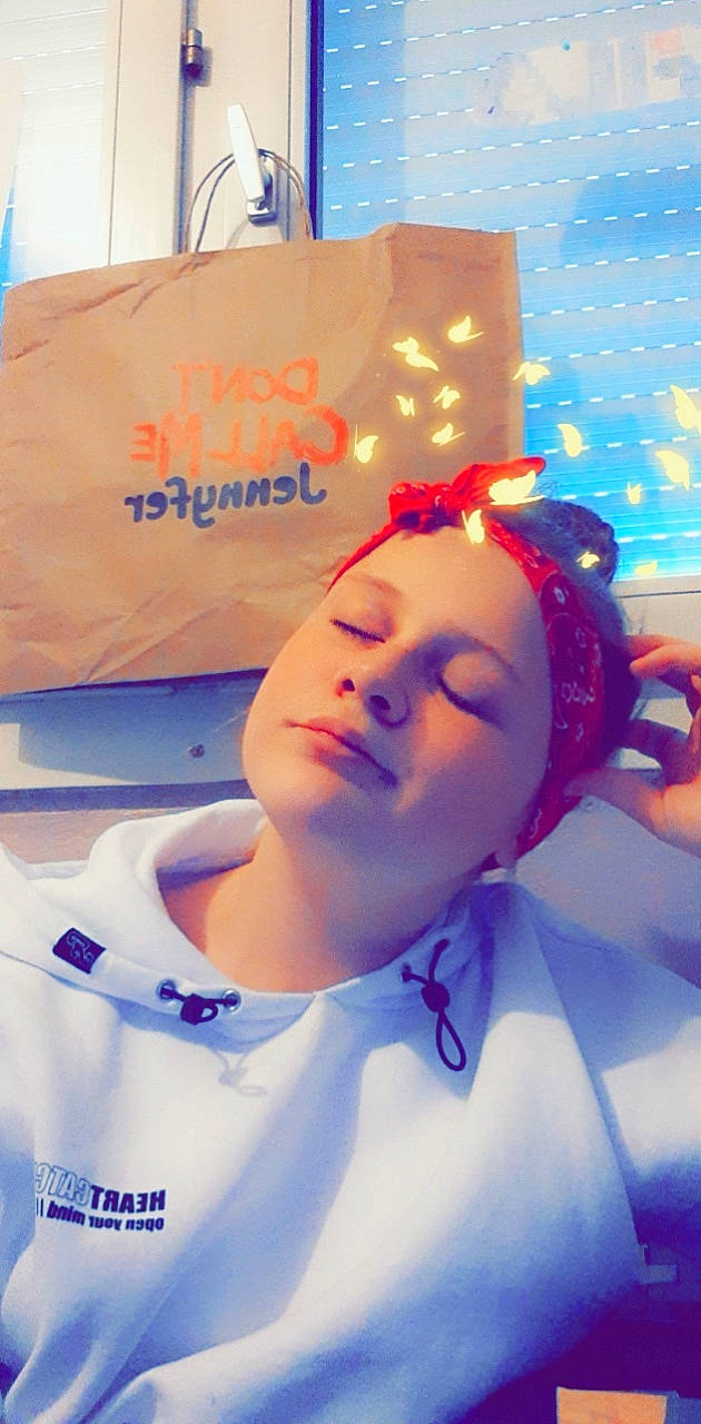 Lily-rose participe au concours pour gagner de l'argent avec cette photo : ear, forehead, fun, nose, person, photography, selfie