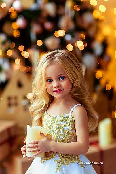 Britney participe au concours pour gagner de l'argent avec cette photo : clothing, dress, eye, face, facial_expression, flash_photography, hair, hairstyle, happy, human, human_body, iris, orange, people_in_nature, person, photograph, skin, smile, standing, sunlight