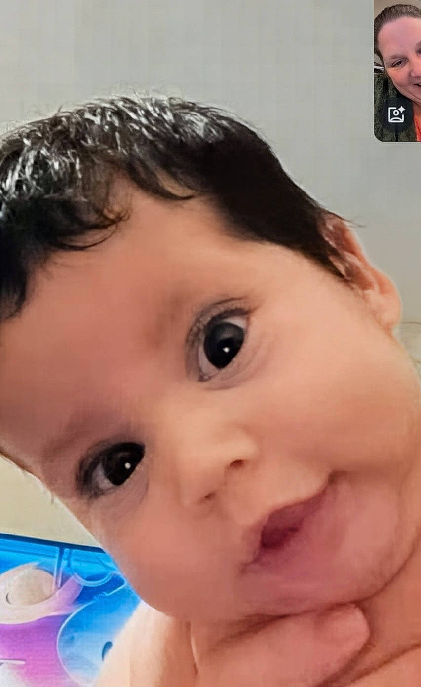 Jakobe is registered to the contest to win money with this photo: adult, baby, child, close_up, communication, curious, digital, expression, face, hair, hand, indoor, interaction, person, portrait, screen, skin, smile, technology, video_call