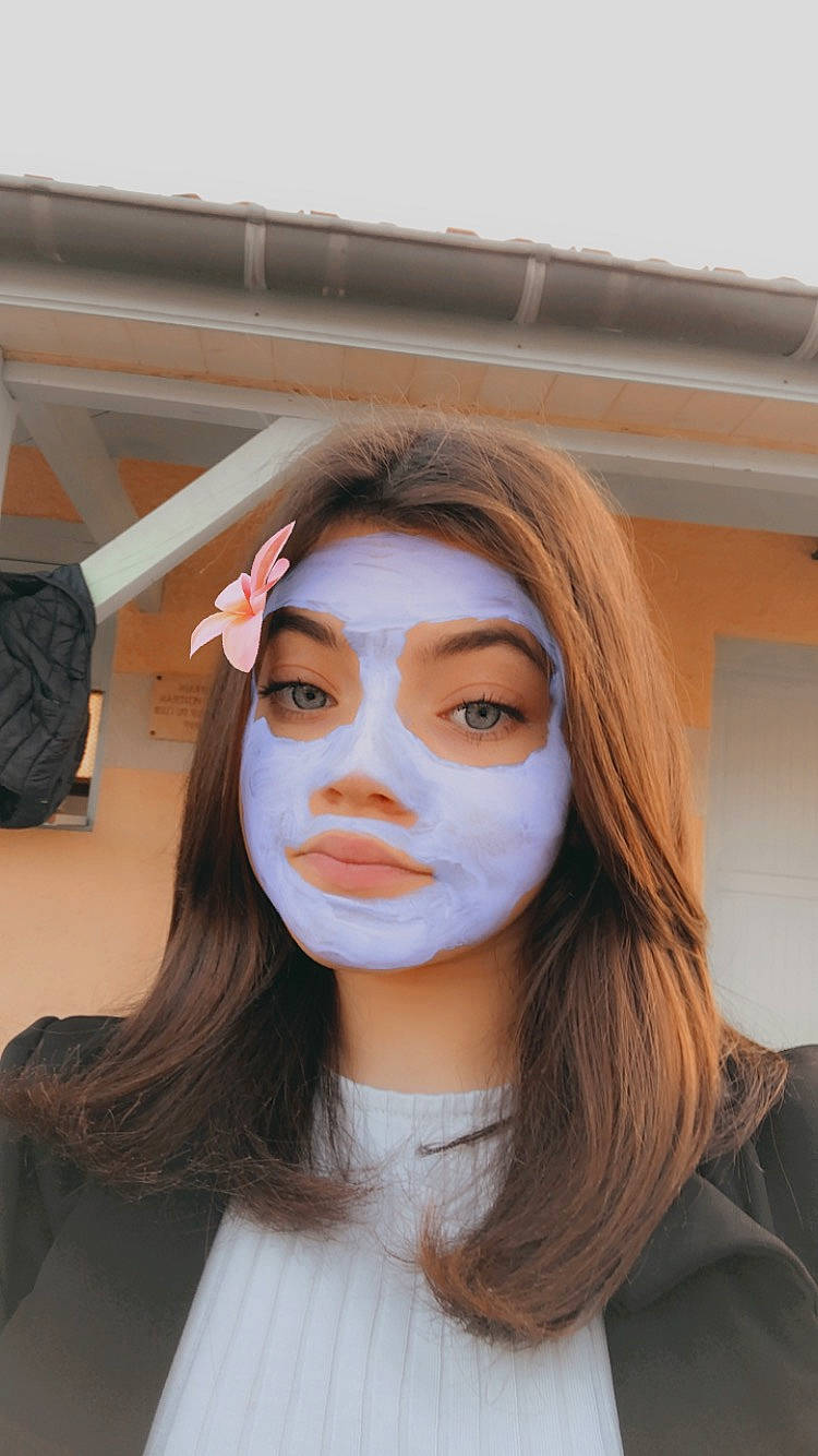 Oceane participe au concours pour gagner de l'argent avec cette photo : bangs, brown_hair, chin, cosmetics, doll, eyebrow, eyelash, eyewear, fashion_design, forehead, fur, jaw, lip, lipstick, long_hair, makeover, mannequin, person, toy, vision_care