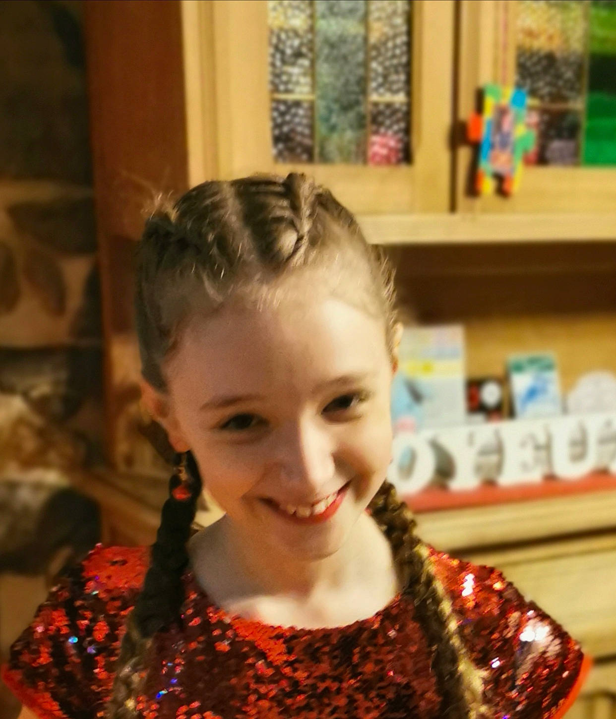 Léna a rejoint le concours — aidez-le/la à gagner de superbes lots ! blond, brown_hair, bun, ear, event, eyebrow, eyelash, eyewear, fashion_design, fun, hair, hair_accessory, hairstyle, happy, iris, jaw, joy, long_hair, makeover, neck