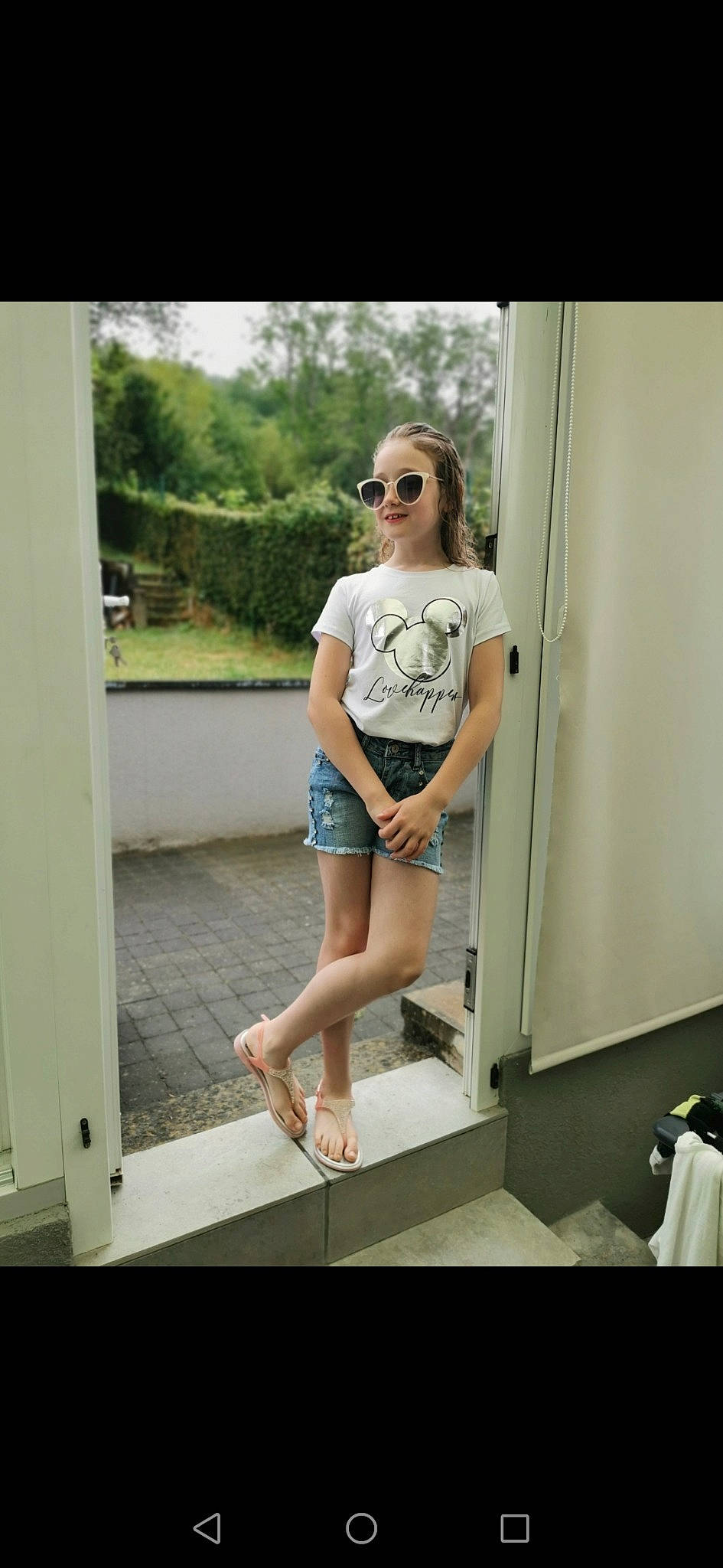 Léna a rejoint le concours — aidez-le/la à gagner de superbes lots ! calf, eyewear, fashion_design, flash_photography, goggles, human_leg, joint, knee, leisure, person, shorts, shoulder, sleeve, sportswear, street_fashion, sunglasses, t_shirt, thigh, trunk, vision_care