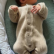 Lior a rejoint le concours — aidez-le/la à gagner de superbes lots ! baby, baby_clothes, child, cozy, cushion, cute, face, hand, indoors, infant, knitwear, newborn, onesie, portrait, resting, sleeping_bag, socks, soft_fabric, warm, wool