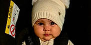 Giorgia a rejoint le concours — aidez-le/la à gagner de superbes lots ! baby, child, car_seat, hat, pom_poms, knitwear, sweater, straps, face, eyes, chubby_cheeks, clothing, infant, seatbelt, warm_clothing, indoor, portrait, cute, childhood, baby_fashion