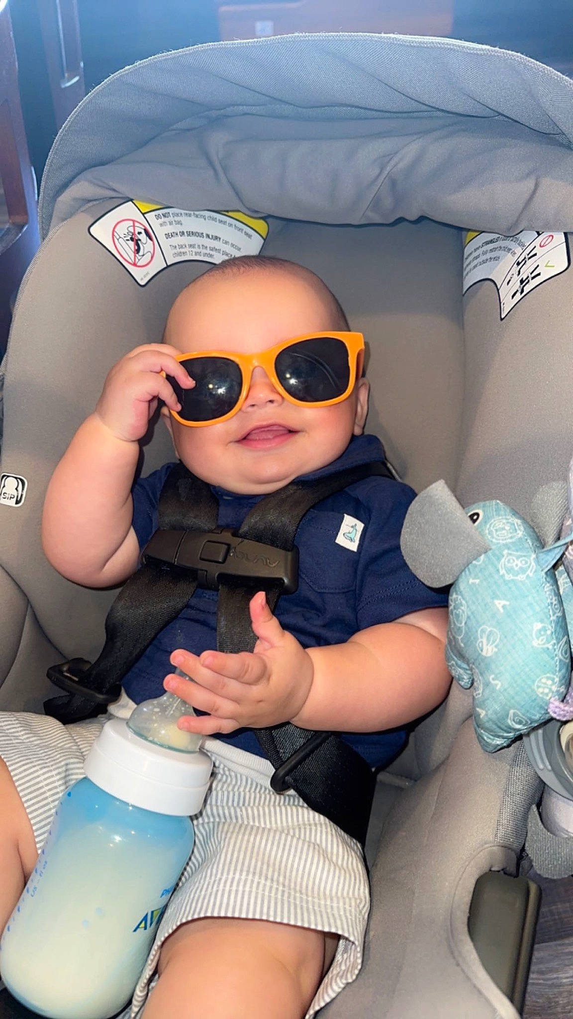 Vincenzo is registered to the contest to win money with this photo: baby, baby_toddler_clothing, car_seat, car_seat_cover, child, comfort, cool, eyewear, finger, fun, gesture, glasses, goggles, person, personal_protective_equipment, skin, sunglasses, thigh, toddler, vision_care