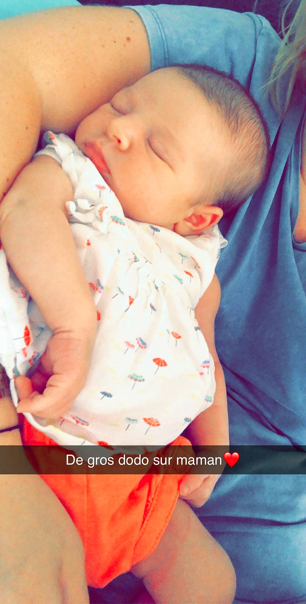 Mia a rejoint le concours — aidez-le/la à gagner de superbes lots ! arm, baby, baby_products, baby_sleeping, beauty, birth, cheek, child, hand, mouth, nap, neck, nose, person, product, skin, sleep, toddler