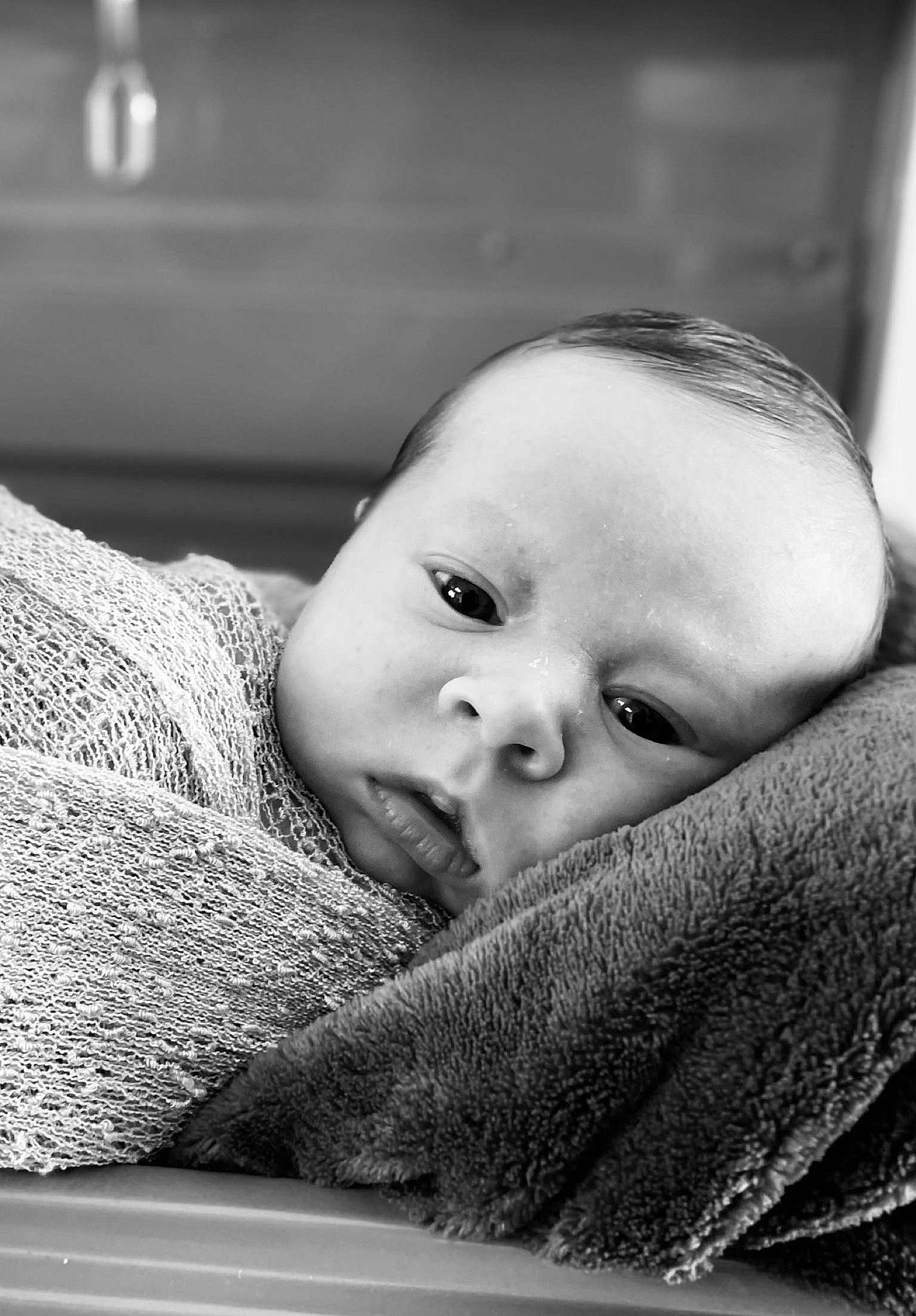 Mathis a rejoint le concours — aidez-le/la à gagner de superbes lots ! baby, black, black_and_white, cheek, chin, cloud, comfort, eye, eyebrow, eyelash, flash_photography, grey, hairstyle, happy, iris, lip, mouth, nose, person, skin