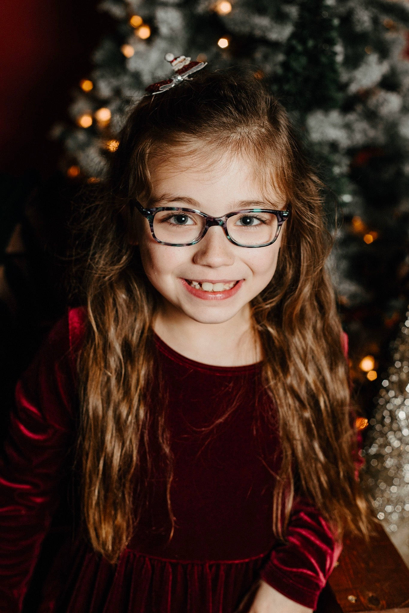 Olivia is registered to the contest to win money with this photo: beauty, eyebrow, eyewear, fashion, flash_photography, fun, glasses, hairstyle, happy, human_body, iris, joy, leaf, lip, people, person, plant, red, smile, standing