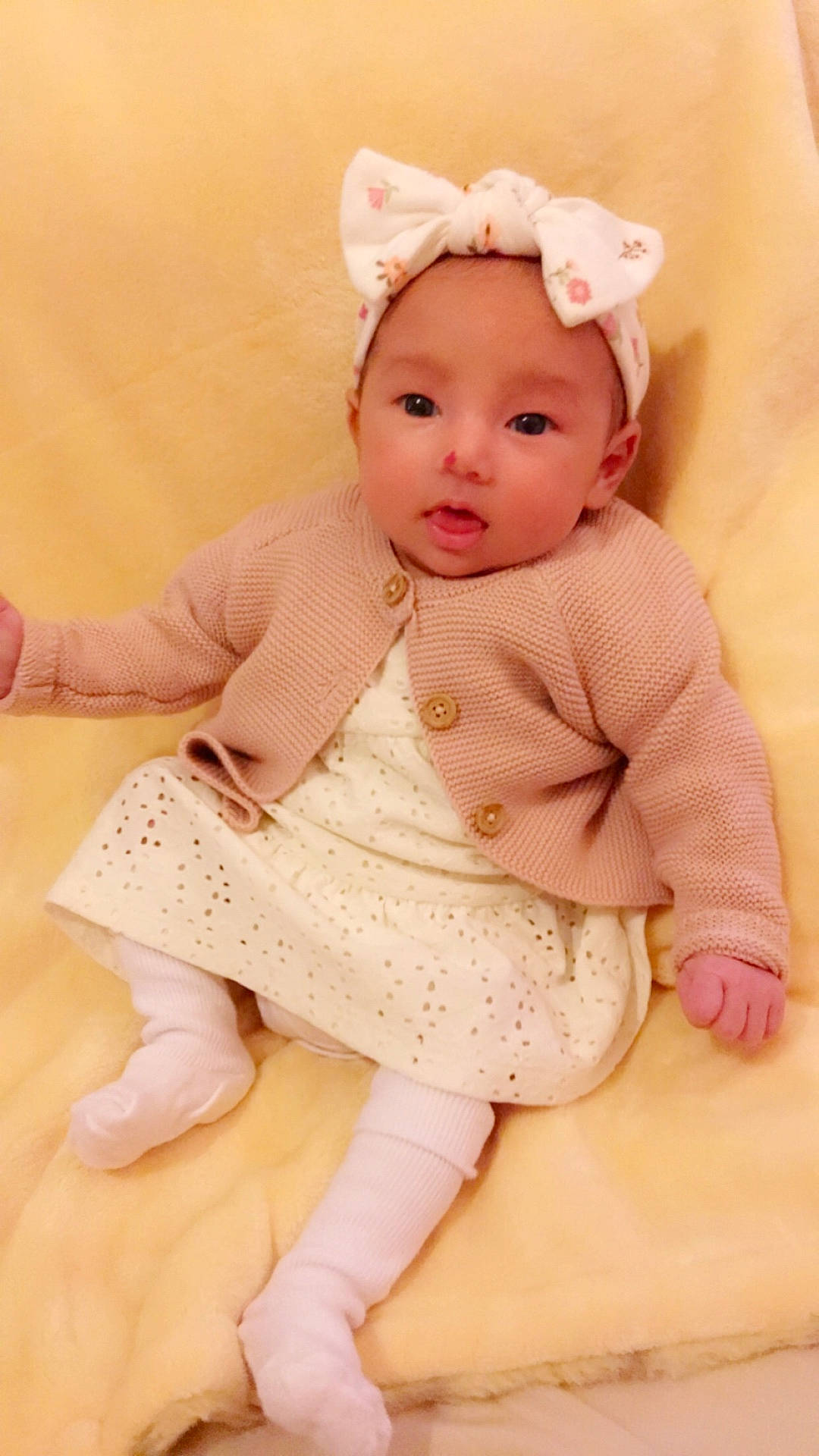 Araya is registered to the contest to win money with this photo: baby, baby_toddler_clothing, cheek, chin, dress, eye, face, finger, flooring, head, headband, human_body, iris, outerwear, pattern, person, pink, skin, sleeve, toddler