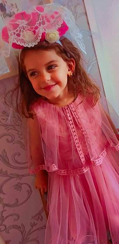 Nivine participe au concours pour gagner de l'argent avec cette photo : beauty, bridal_accessory, day_dress, dress, embellishment, fashion_design, happy, headband, headgear, headpiece, jewellery, joy, lip, magenta, neck, person, pink, skin, sleeve, smile