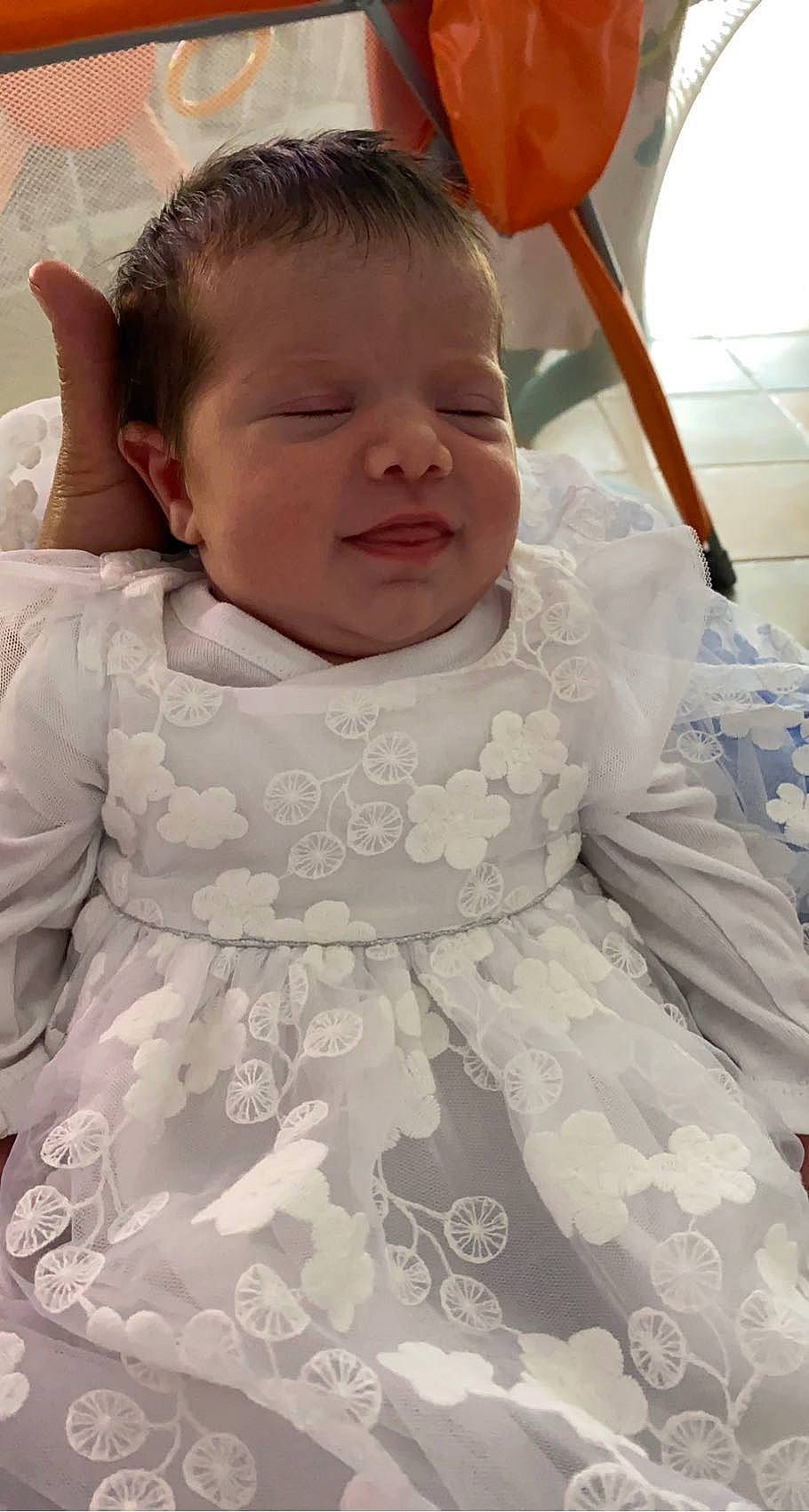 Chanel participe au concours pour gagner de l'argent avec cette photo : baby, baby_toddler_clothing, cheek, chin, eye, eyebrow, eyelash, face, gesture, hair, happy, head, iris, lip, neck, nose, person, skin, sleeve, smile