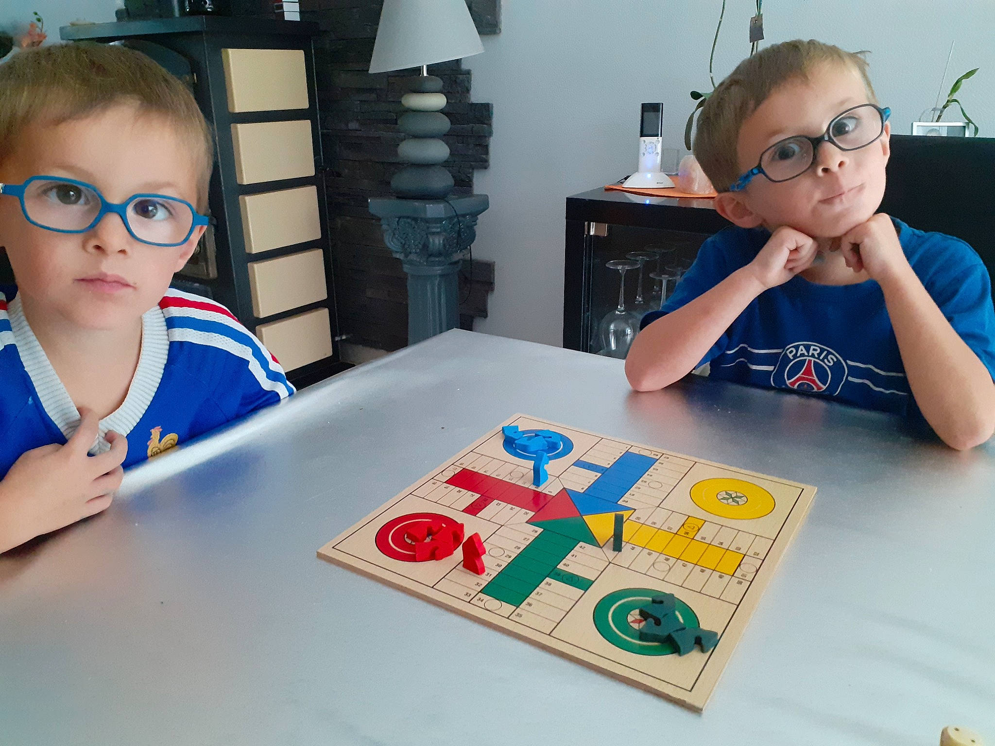 Sacha Et Noe participe au concours pour gagner de l'argent avec cette photo : animation, art, child, eyewear, face, games, glasses, head, illustration, indoor_games_and_sports, learning, person, play, recreation, student, summer, toddler, toy, vacation, vision_care