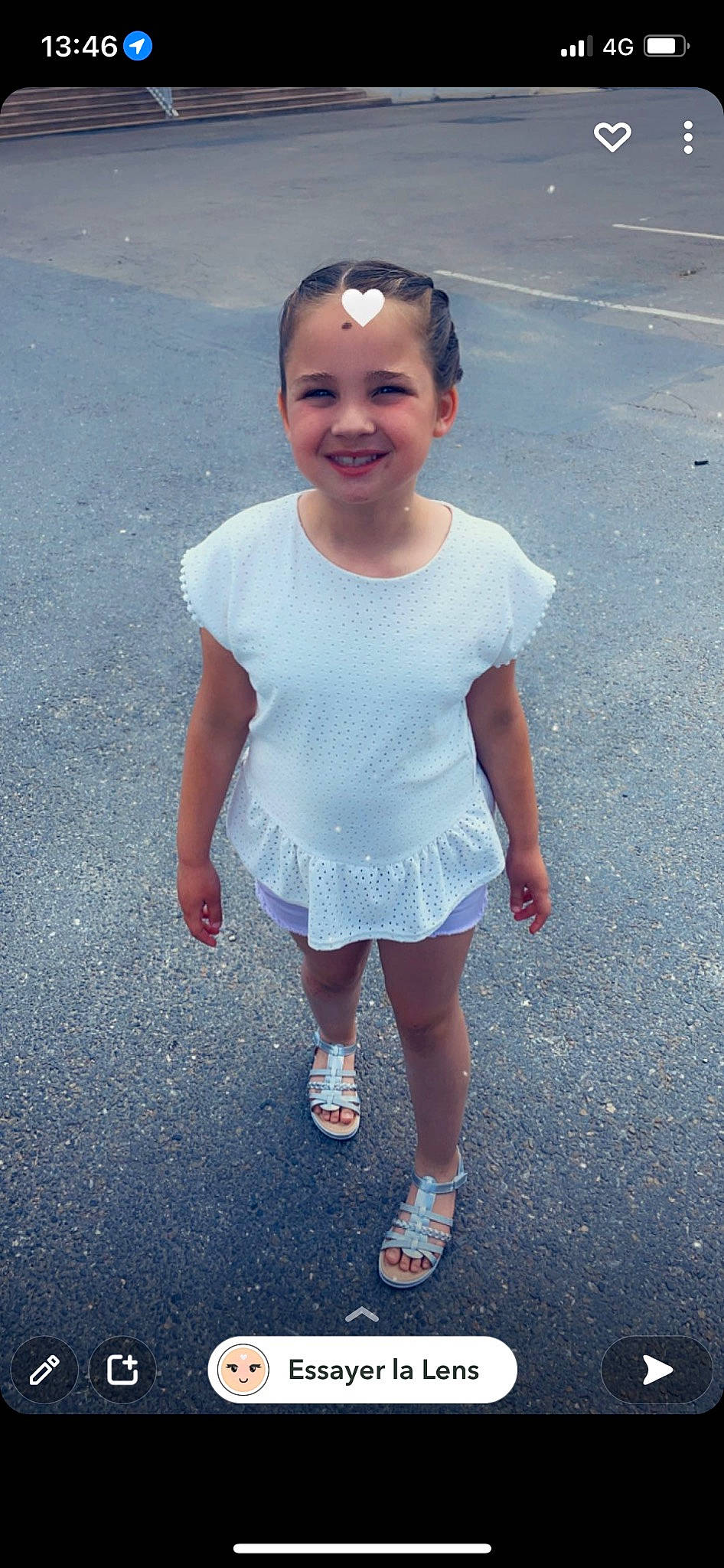 Emma a rejoint le concours — aidez-le/la à gagner de superbes lots ! asphalt, baby_toddler_clothing, beauty, child, chin, cool, eye, face, fun, grass, happy, head, joy, person, pink, road_surface, shorts, sleeve, smile, standing