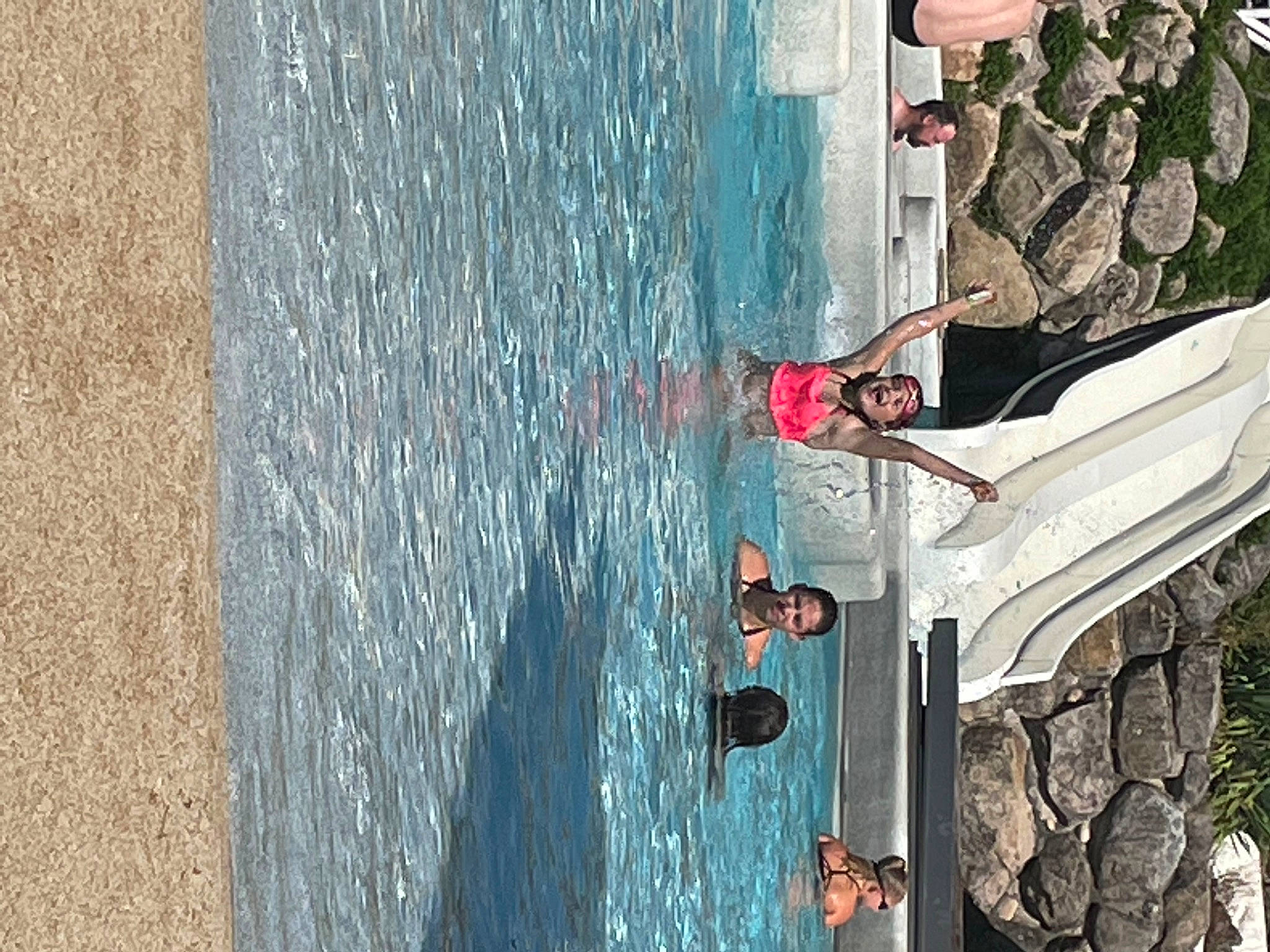 Emma participe au concours pour gagner de l'argent avec cette photo : azure, beach, concrete, fun, lake, leisure, ocean, person, recreation, reflection, sea, sky, sunglasses, tourism, travel, tree, vacation, wall, water, wood