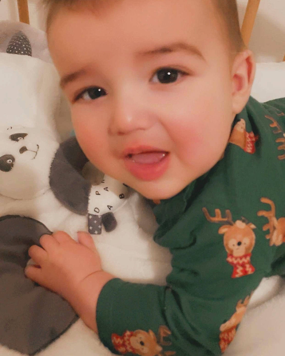 Léandre a rejoint le concours — aidez-le/la à gagner de superbes lots ! arm, baby_toddler_clothing, cheek, ear, eye, eyelash, face, facial_expression, hair, head, human_body, lip, mammal, mouth, neck, nose, organ, person, skin, sleeve