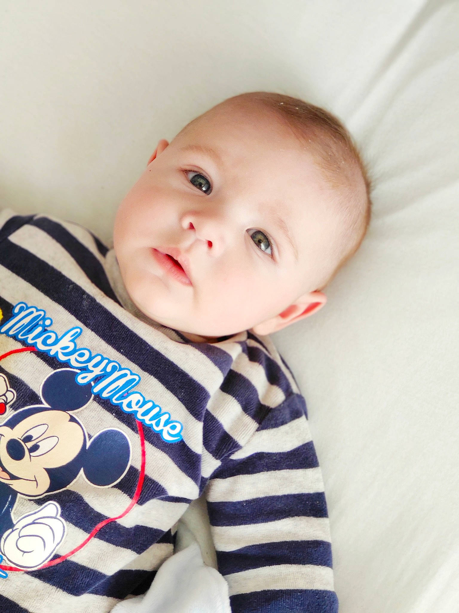 Johan participe au concours pour gagner de l'argent avec cette photo : baby, baby_toddler_clothing, beauty, cheek, child, ear, eye, face, head, lip, nose, person, skin, sleeve, textile, toddler