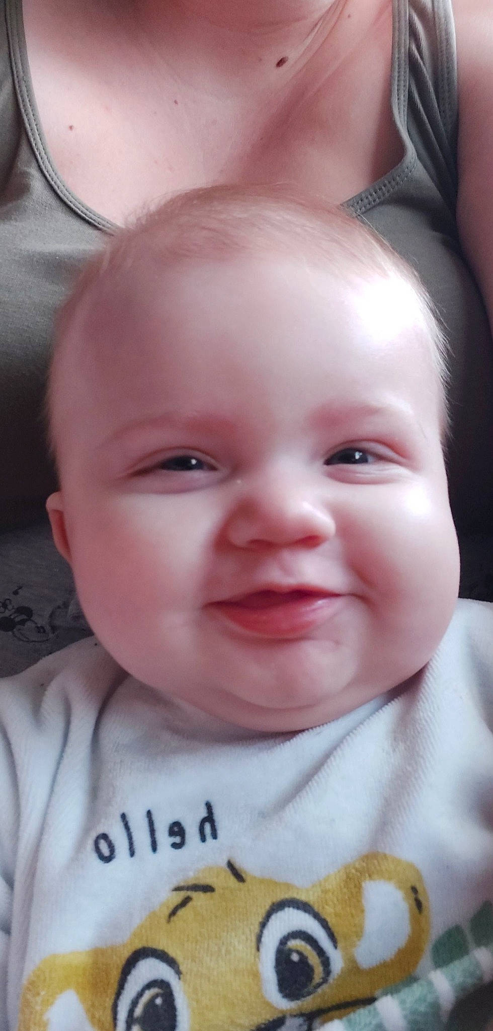 Anthony a rejoint le concours — aidez-le/la à gagner de superbes lots ! baby, baby_making_funny_faces, cheek, child, chin, close_up, ear, eye, eyebrow, face, facial_expression, forehead, head, iris, lip, mouth, nose, person, skin, smile