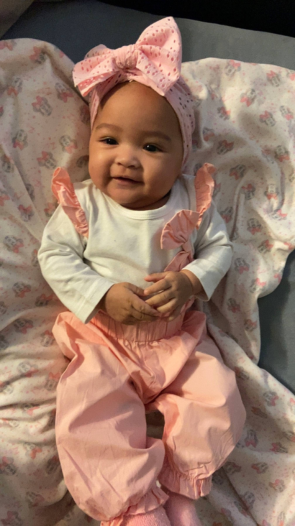 Shaëlly participe au concours pour gagner de l'argent avec cette photo : baby, baby_laughing, baby_products, baby_toddler_clothing, cheek, child, chin, comfort, face, happy, headgear, linens, outerwear, person, pink, sitting, skin, sleeve, smile, textile