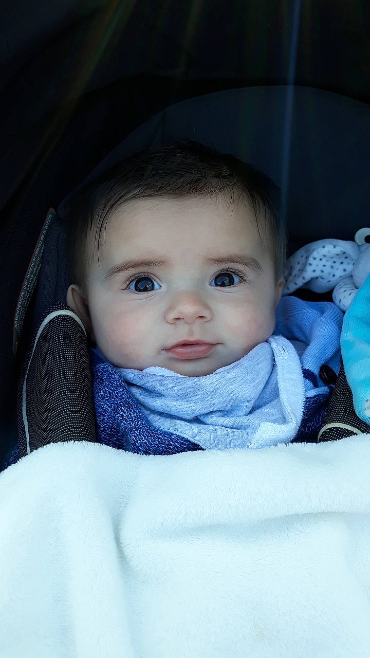 Lenny participe au concours pour gagner de l'argent avec cette photo : azure, baby, cheek, chin, comfort, eye, eyebrow, eyelash, face, facial_expression, flash_photography, hairstyle, iris, lip, mammal, mouth, nose, person, skin, toddler