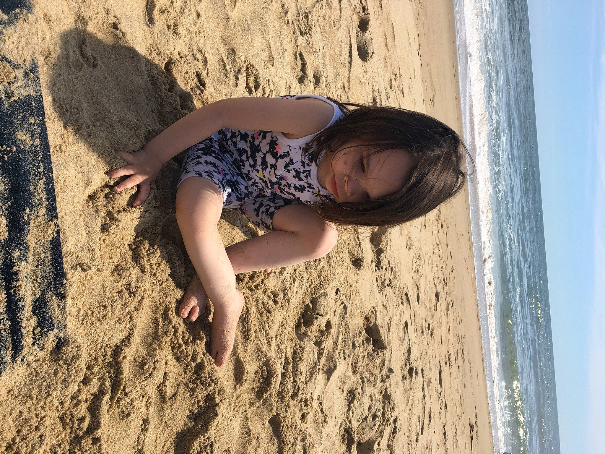 Zoie is registered to the contest to win money with this photo: arm, azure, beach, beauty, body_of_water, fun, hairstyle, happy, human_body, leg, leisure, organ, people_in_nature, person, sky, sunglasses, sunlight, thigh, water, window