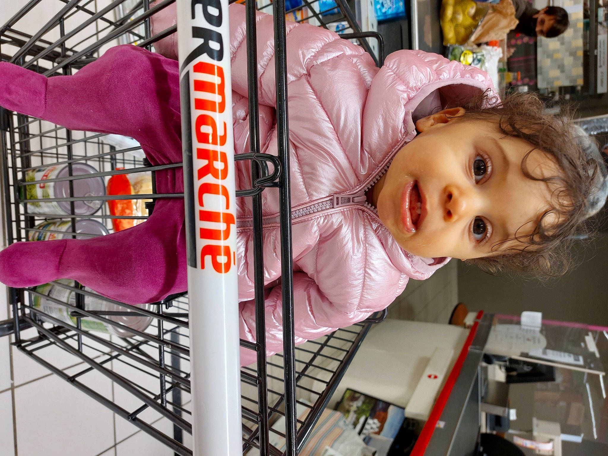 Maïssane a rejoint le concours — aidez-le/la à gagner de superbes lots ! amusement_ride, baby, baby_products, child, customer, fun, leisure, magenta, person, pink, play, product, recreation, retail, room, smile, supermarket, toddler