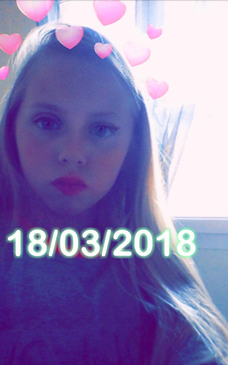 Morgane a rejoint le concours — aidez-le/la à gagner de superbes lots ! beauty, black_hair, brown_hair, cheek, ear, forehead, girl, hair_accessory, hair_coloring, human_hair_color, lip, long_hair, magenta, nose, person, pink, product, purple, selfie, smile