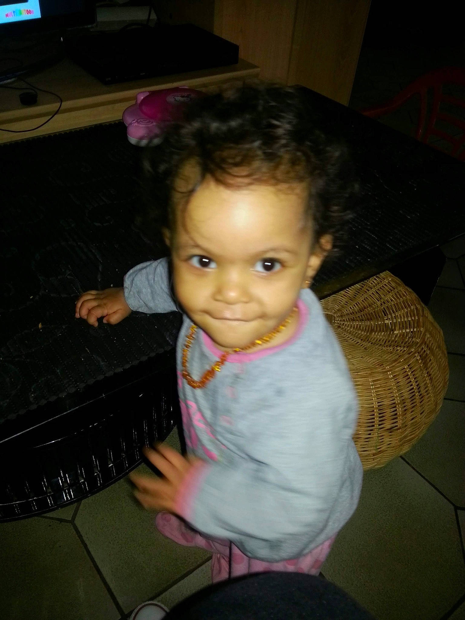 Zendeaya a rejoint le concours — aidez-le/la à gagner de superbes lots ! black_hair, cheek, child, cool, eye, face, forehead, fun, girl, hair, hairstyle, head, human, human_body, human_hair_color, organ, person, pink, skin, smile