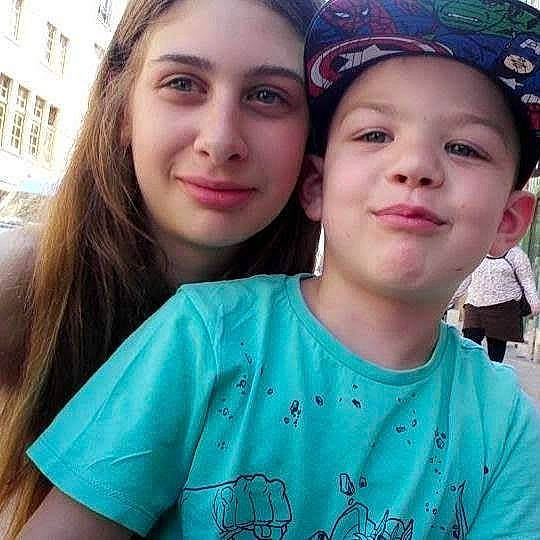 Clarisse a rejoint le concours — aidez-le/la à gagner de superbes lots ! cheek, child, day, emotion, eye, eyebrow, face, facial_expression, forehead, girl, hairstyle, head, nose, people, person, product, selfie, skin, smile, snapshot