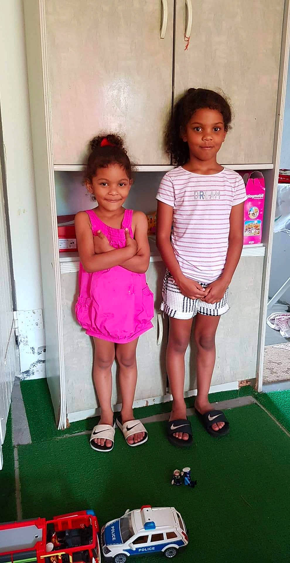 Kynaya a rejoint le concours — aidez-le/la à gagner de superbes lots ! child, day, flooring, fun, girl, joy, leg, leisure, person, pink, play, product, shoulder, sitting, smile, standing, thigh, toddler, trunk, vacation