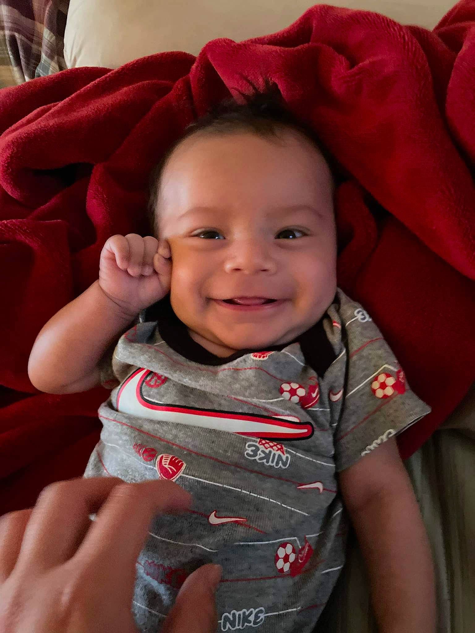 Ricardo is registered to the contest to win money with this photo: arm, cheek, chin, comfort, eye, facial_expression, forehead, hairstyle, hand, joy, lip, mouth, muscle, neck, nose, person, shoulder, skin, sleeve, smile