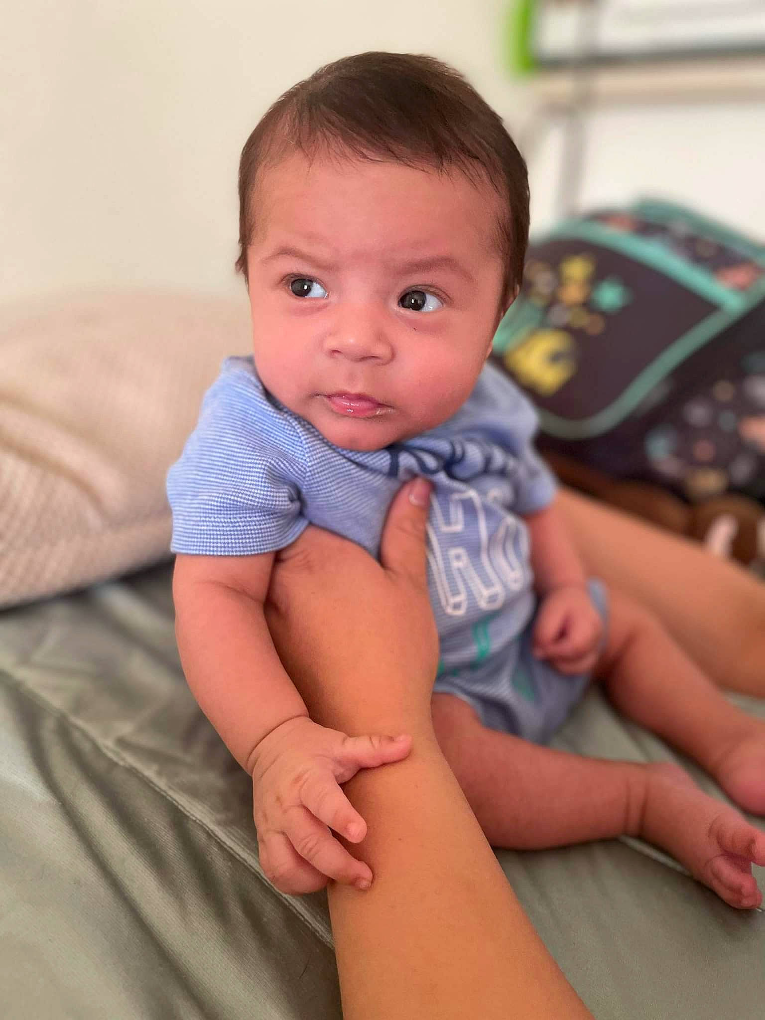 Ricardo is registered to the contest to win money with this photo: arm, baby, baby_toddler_clothing, cheek, comfort, eye, face, finger, hand, head, human_body, iris, joint, leg, lip, mouth, nose, person, skin, sleeve