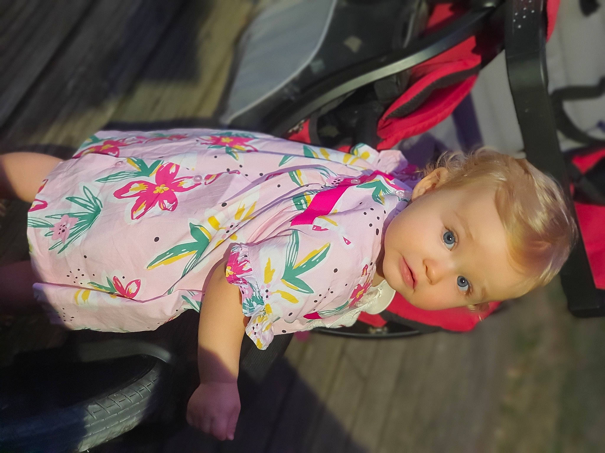 Lou a rejoint le concours — aidez-le/la à gagner de superbes lots ! baby, baby_products, cheek, child, fun, person, pink, plant, play, product, skin, smile, toddler, vacation