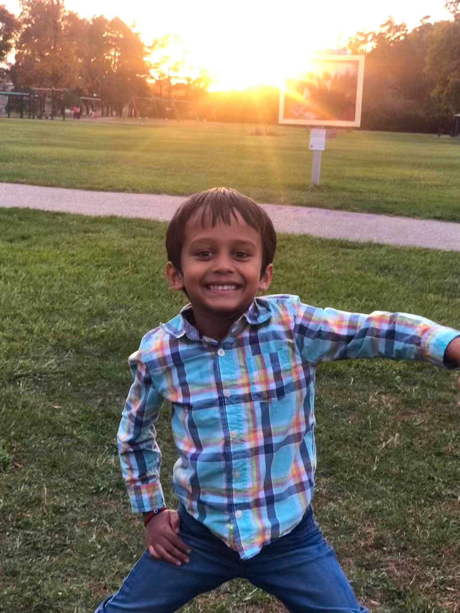 Ivaansh is registered to the contest to win money with this photo: face, fun, grass, hand, happy, joy, leaf, leisure, light, people_in_nature, person, photograph, plaid, plant, public_space, sky, smile, standing, summer, sunlight