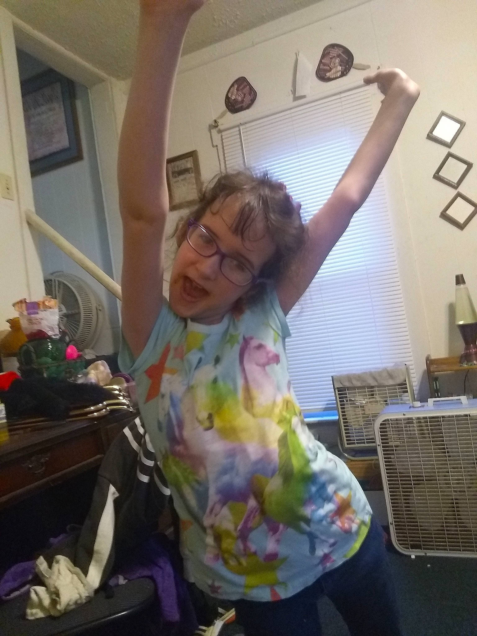 Amiah is registered to the contest to win money with this photo: arm, fun, leg, person, photography, room, selfie, shoulder