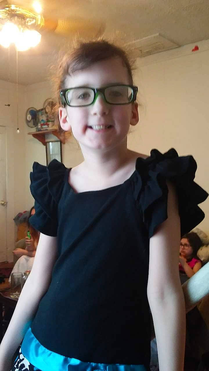 Dixie is registered to the contest to win money with this photo: arm, chest, cool, dress, ear, eyewear, finger, glasses, joint, joy, muscle, neck, person, selfie, shirt, shoulder, sleeve, t_shirt, top, trunk